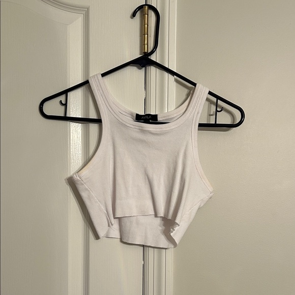Avila by DN White Sleeveless Crop Top - Picture 1 of 5
